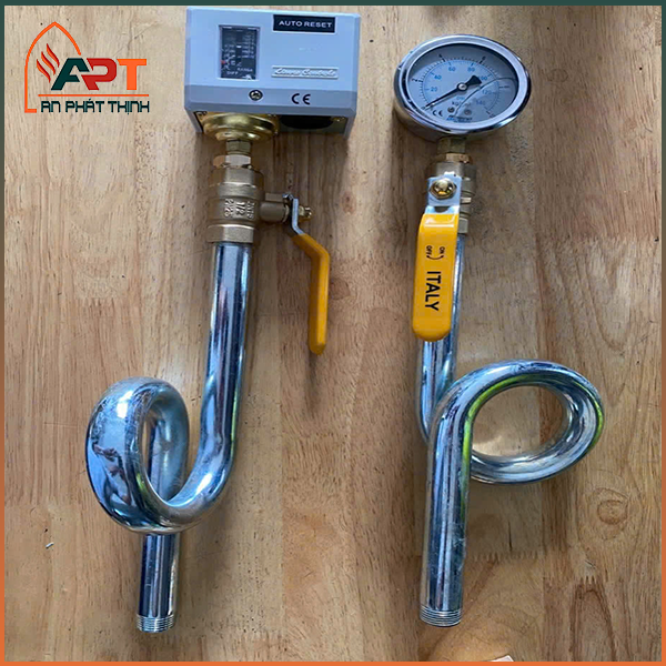 Công tắc và đồng hồ đo áp suất